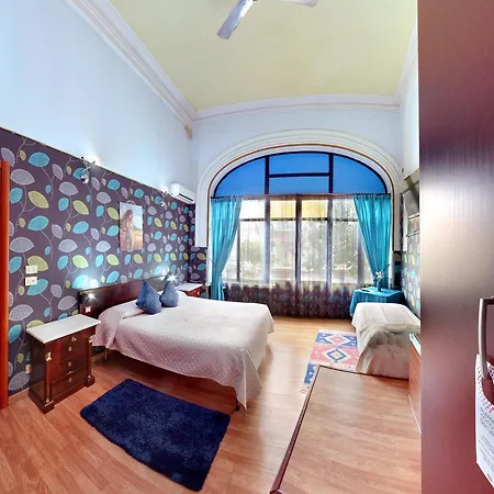 Agata Hostal *